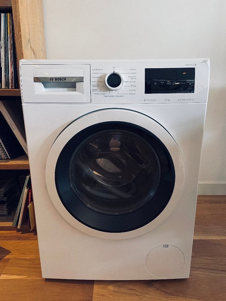 Bosch wasmachine Eco Silence 8 kg 2025, Witgoed en Apparatuur, Wasmachines, Ophalen, 1200 tot 1600 toeren, Zo goed als nieuw, 85 tot 90 cm