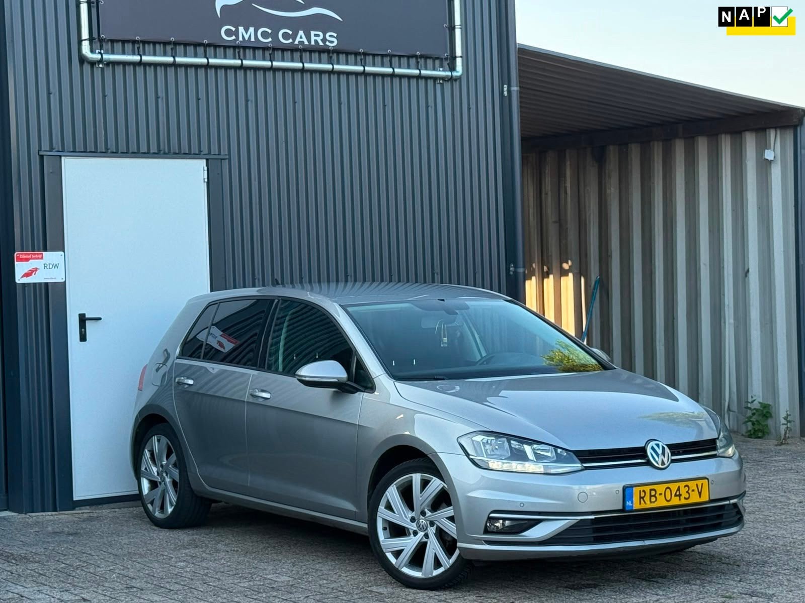 Volkswagen Golf 1.0 TSI Comfortline 18INCH//AAC//Carplay//Tr, Gebruikt, Euro 6, Origineel Nederlands, Bedrijf