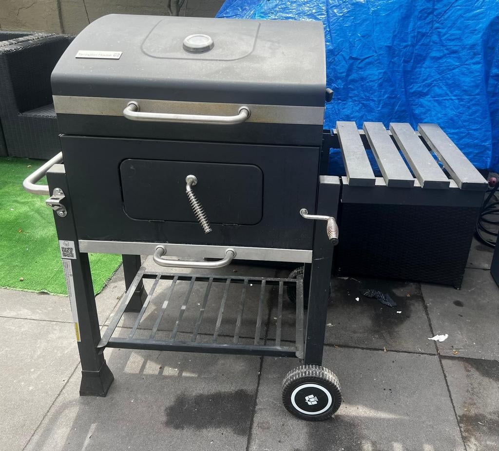 Tarrington House BBQ met zijtafel en wielen, Tuin en Terras, Ophalen, Gebruikt, Tarrington House