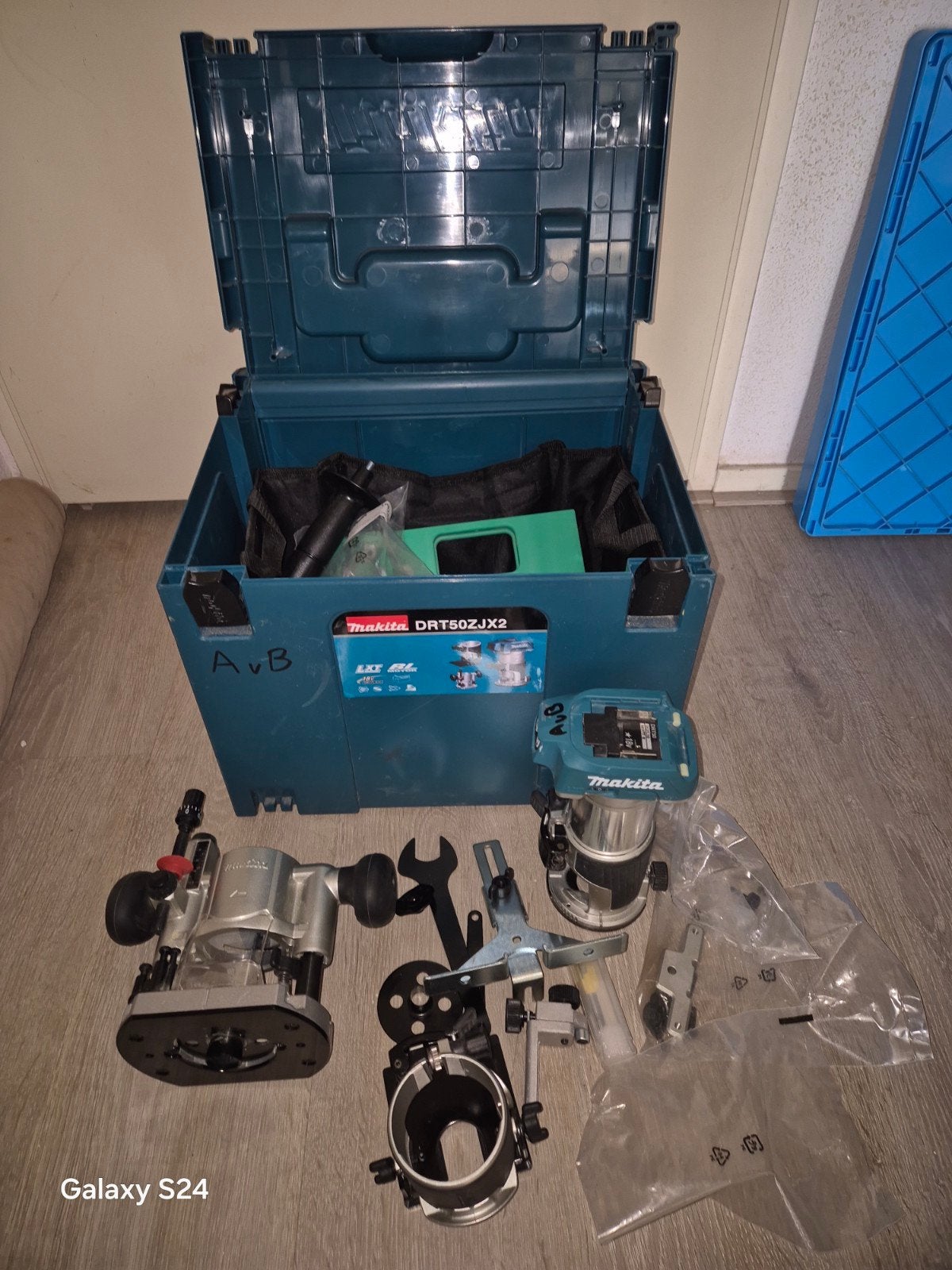Makita DRT50ZJX2 Bovenfrees - Accu, Zo goed als nieuw, Doe-het-zelf en Verbouw, Accu, Ophalen of Verzenden, Zo goed als nieuw