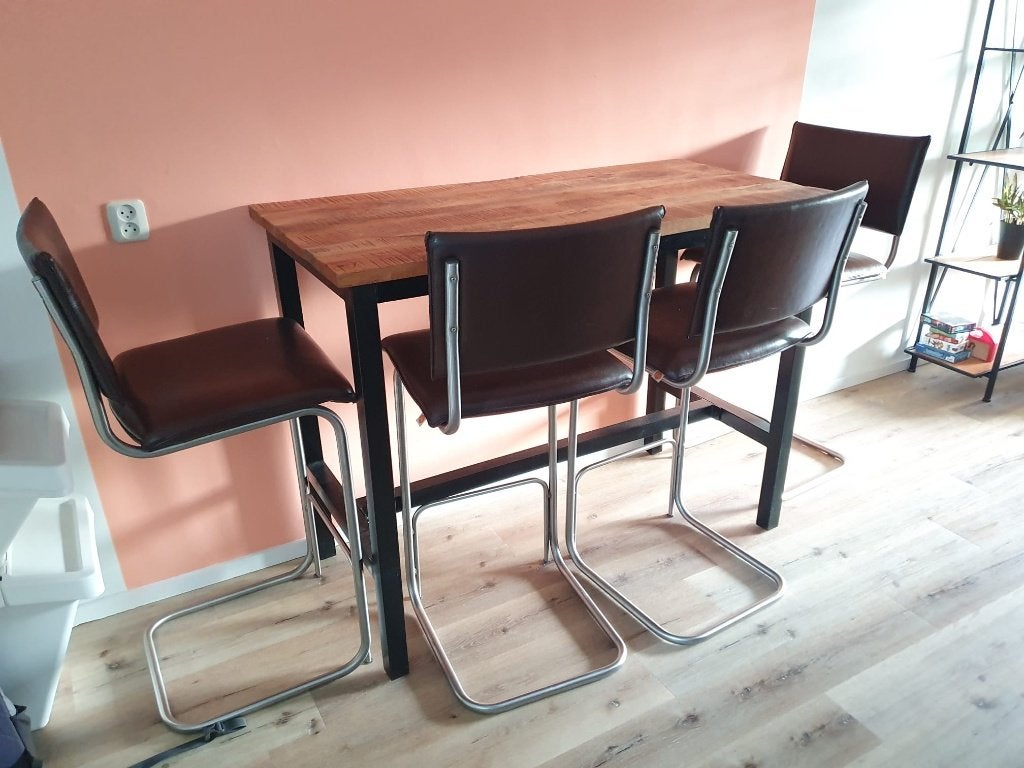 Bartafel / hoge eettafel met comfortabele lederen stoelen, Ophalen, Zo goed als nieuw, Inclusief barstoelen