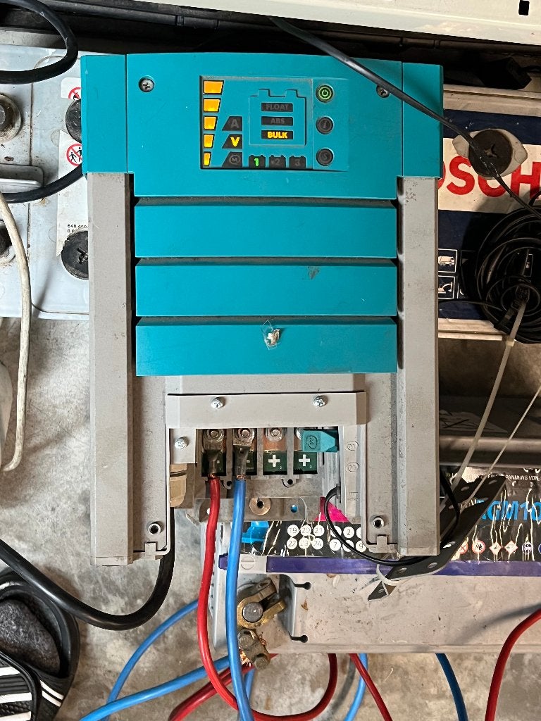 Mastervolt accu lader 24VDC, 3 outputs, Ophalen, Zo goed als nieuw, Overige typen