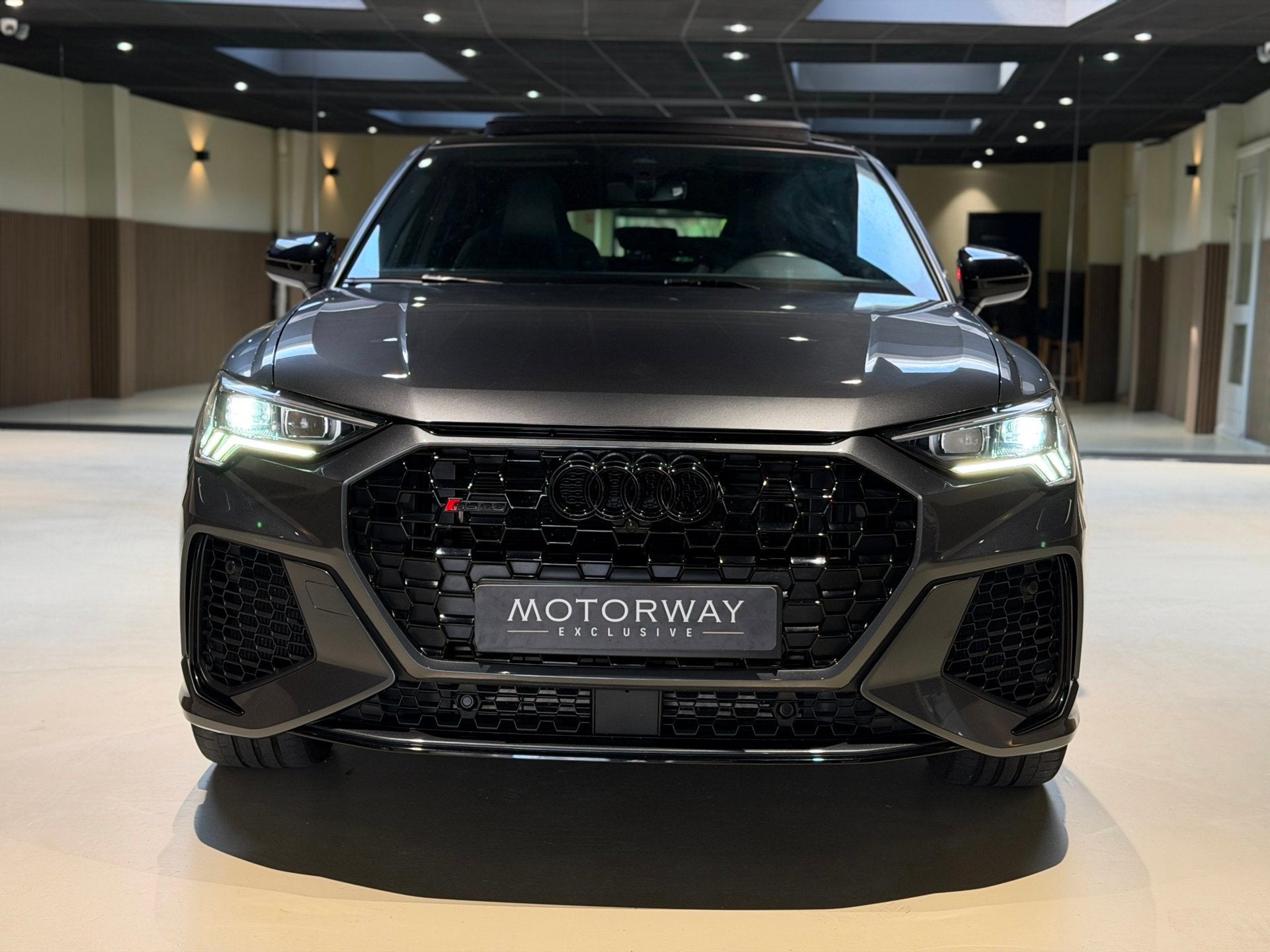 Audi RSQ3 Sportback 2.5 TFSI|Pano|RS Seats|Camera|Sonos|Matr, Automaat, Automatische klimaatregeling, Gebruikt, Zwart