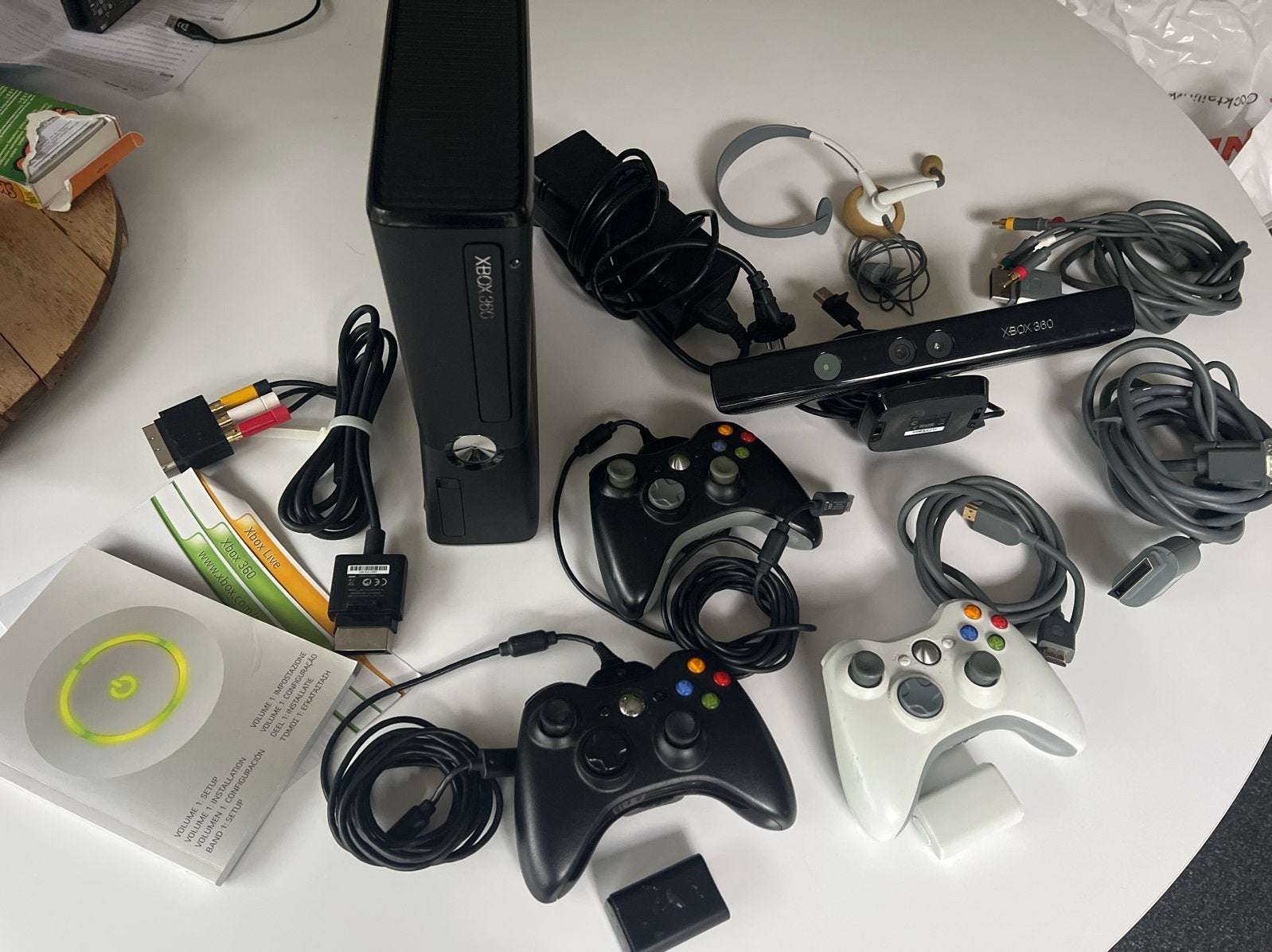 Xbox 360 S met Kinect, 3 controllers en headset, Met headset, Ophalen of Verzenden, Met 3 controllers of meer, Gebruikt