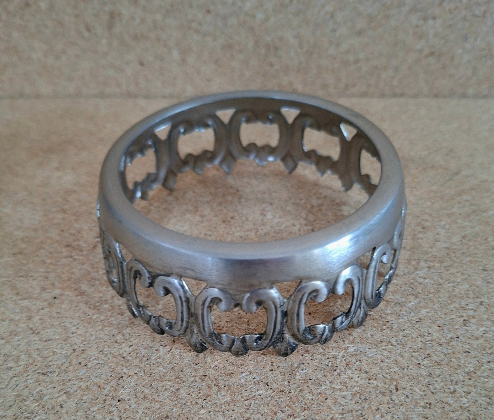 Metalen ring opengewerkt patroon voor vaas kaarsenhouder etc, Antiek en Kunst, Ophalen of Verzenden