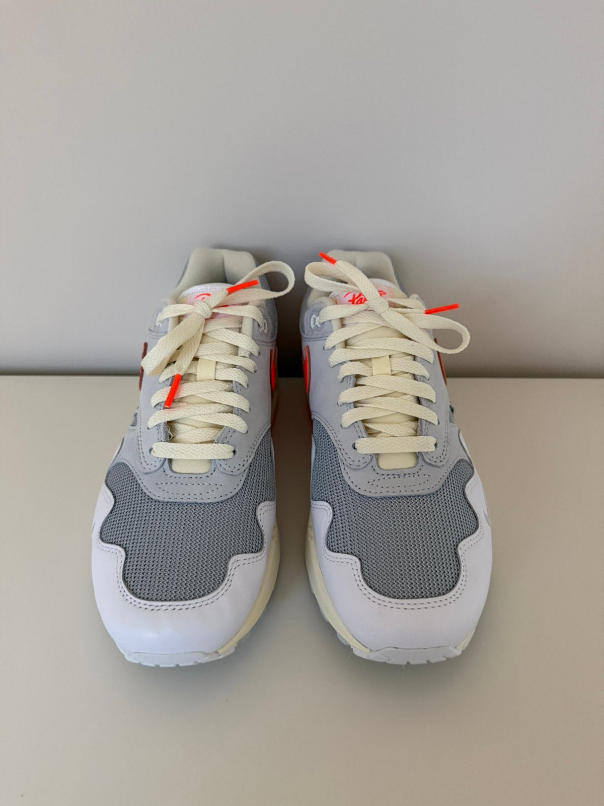 Nike AM1 x Patta - White Hyper Crimson (w/ bracelet), Wit, Nieuw, Ophalen of Verzenden, Sneakers of Gympen