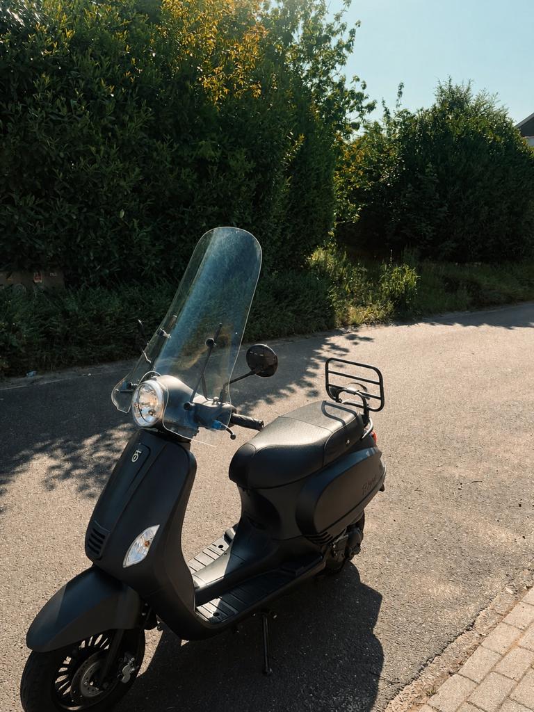 Te koop mooie scooter, Fietsen en Brommers, Brommeronderdelen | Scooters, Ophalen, Gebruikt, Overige typen