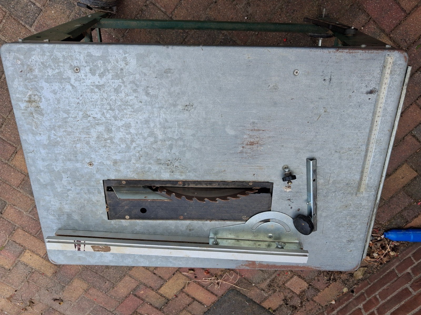 Robuuste Cirkelzaag op Tafel met Wielen, Doe-het-zelf en Verbouw, Gereedschap | Zaagmachines, Ophalen, Gebruikt, Cirkelzaag, Onbekend