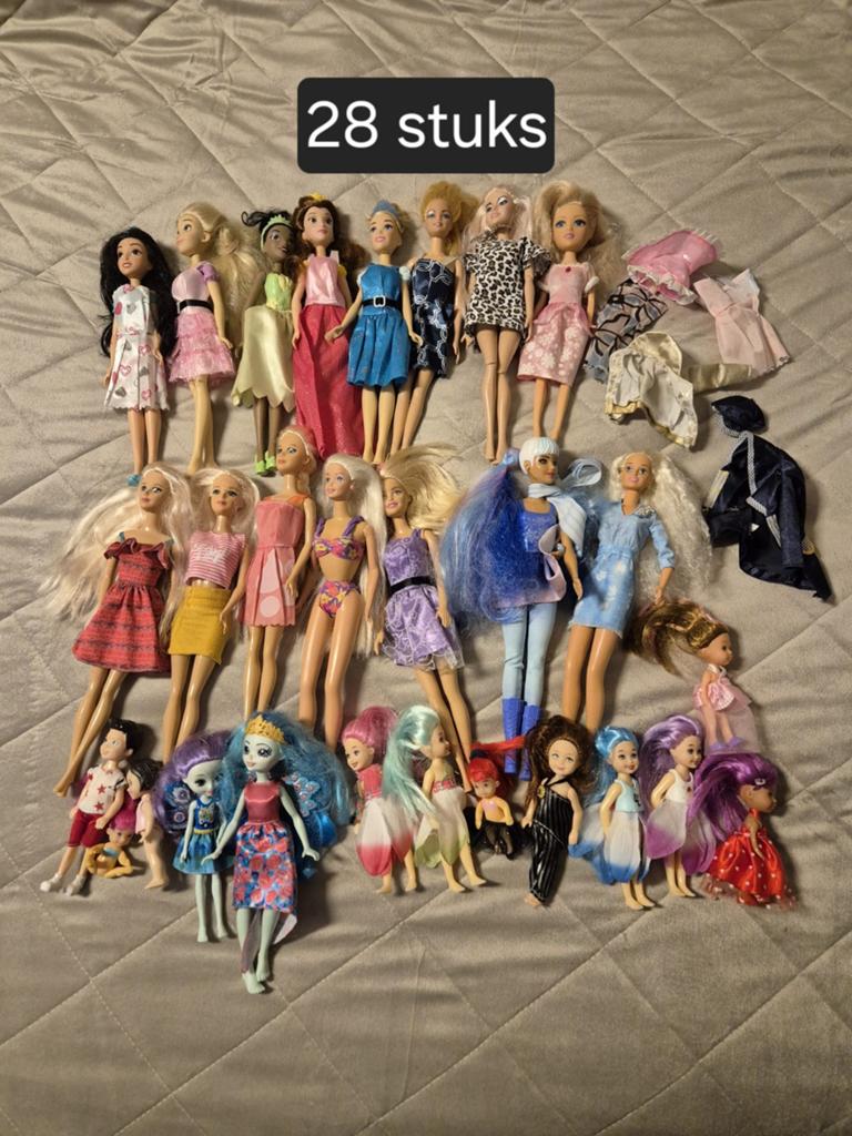 Diverse poppen, waaronder Barbie - 28 stuks, Ophalen of Verzenden, Gebruikt, Barbie