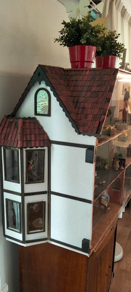 Foto 7 van Wie geeft dit Victoriaans poppenhuis een tweede leven?