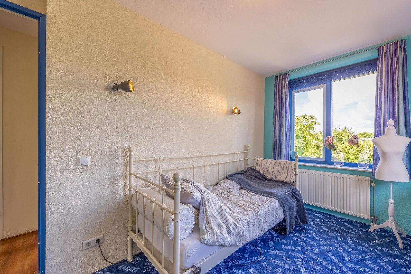 Meidenbed met elektrische lattenbodem en matras, Huis en Inrichting, Ophalen, 90 cm, Eenpersoons, Wit