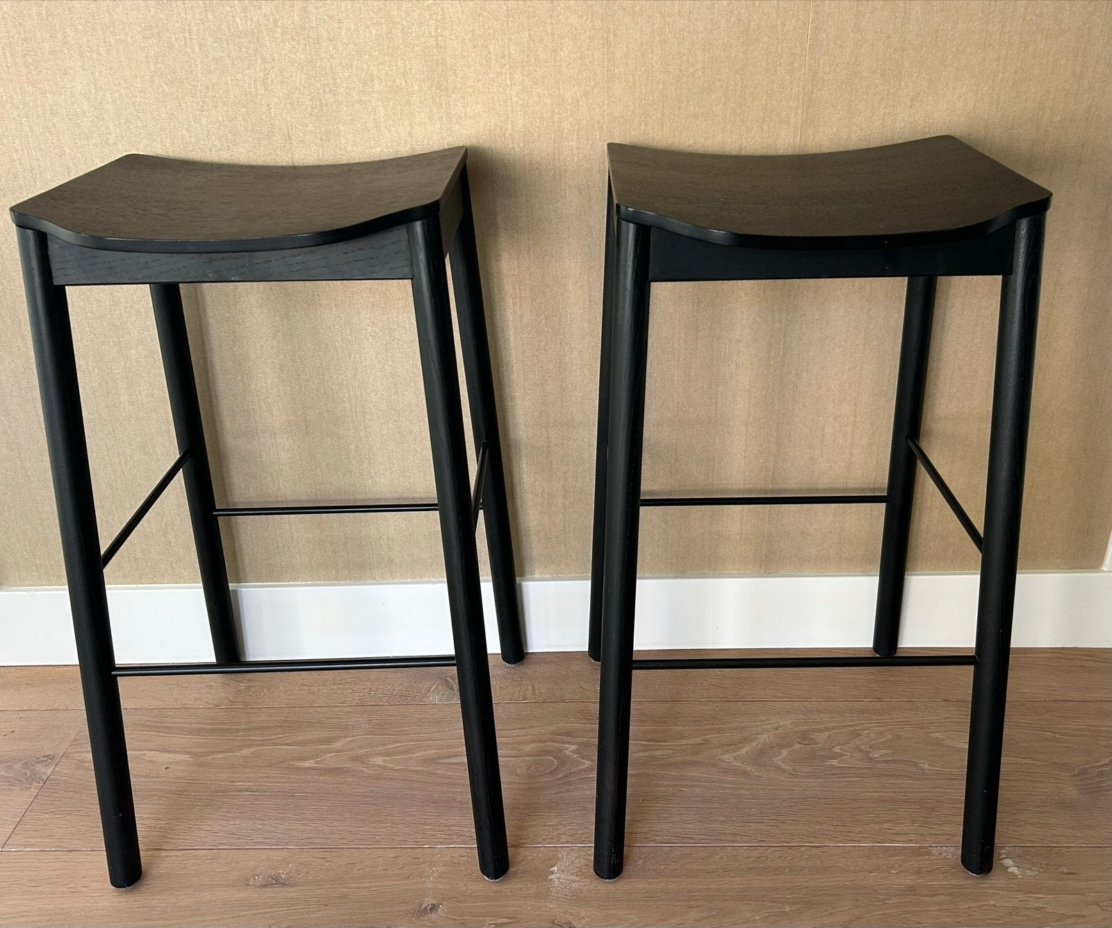 2 Resident Tangerine Stool barkrukken - zwart eikenhout, Ophalen, Met voetsteun, 60 tot 90 cm, Zo goed als nieuw