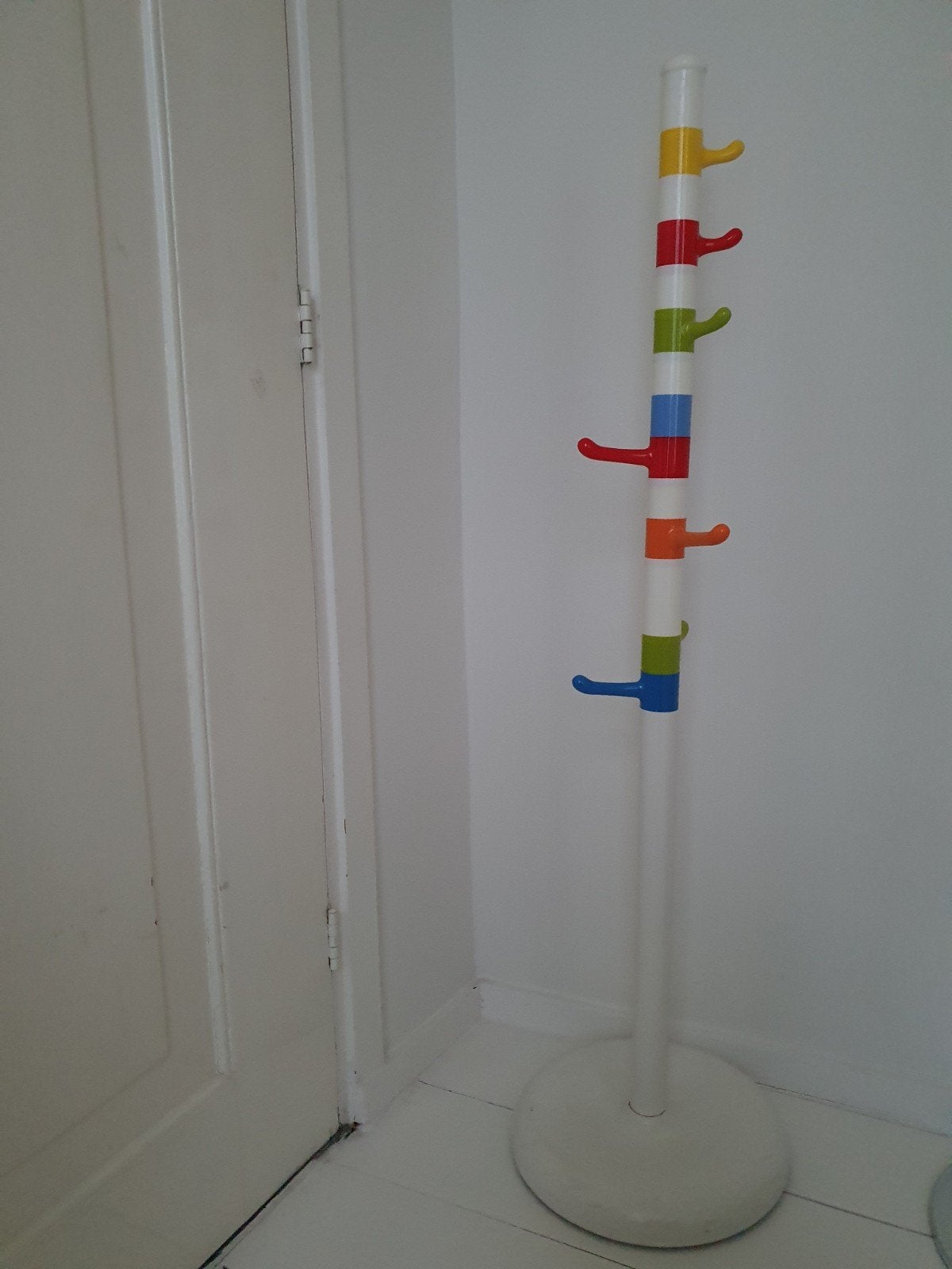 IKEA Kleurrijke staande kapstok voor kinderen, Ophalen, Kunststof, Gebruikt, 100 tot 150 cm