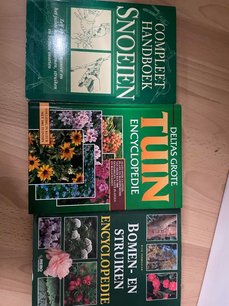 Tuinboeken: Snoeien, Tuinencyclopedie, Bomen & Struiken, Boeken, Ophalen of Verzenden, Zo goed als nieuw, Tuinieren en Tuinplanten