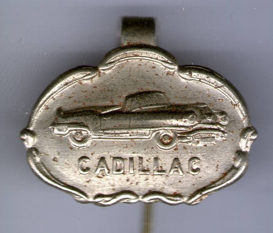 Cadillac zilverkleurig auto klemmetje/speldje ( A_155), Ophalen of Verzenden, Zo goed als nieuw, Transport, Speldje of Pin