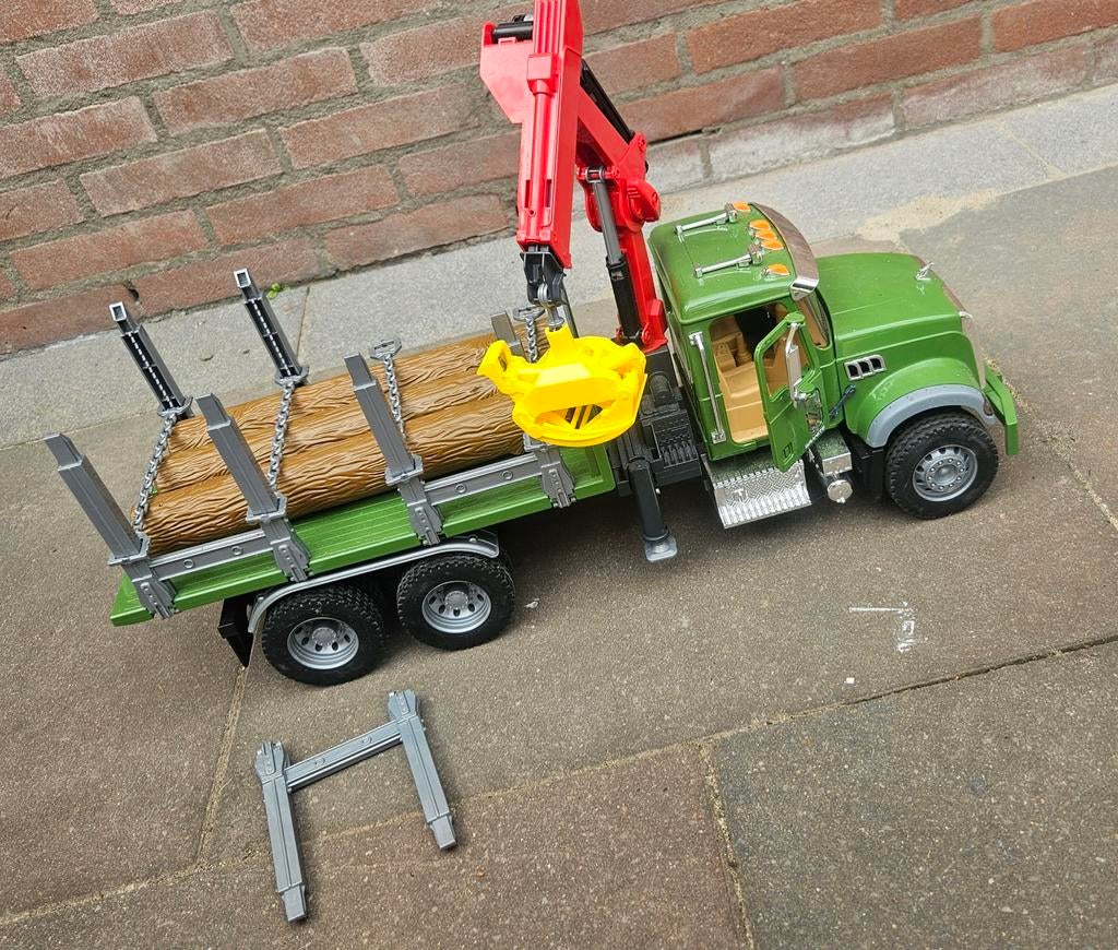 Bruder boomstammenwagen houtwagen met laadkraan, Ophalen