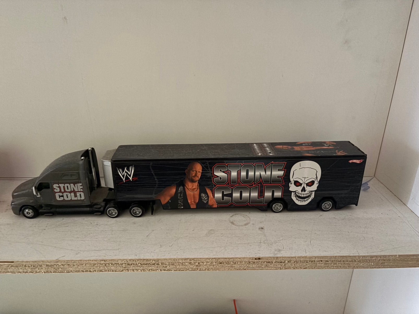WWE Stone Cold & John Cena Vrachtwagens Hot Wheels, Kinderen en Baby's, Speelgoed | Speelgoedvoertuigen, Gebruikt, Ophalen of Verzenden