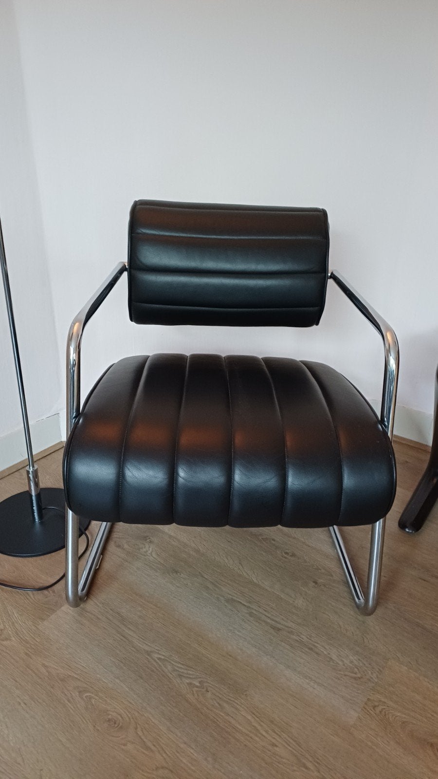 Eileen Gray look a like Design fauteuil zwart leer met chrom, Modern design, Zwart, Ophalen of Verzenden, Zo goed als nieuw
