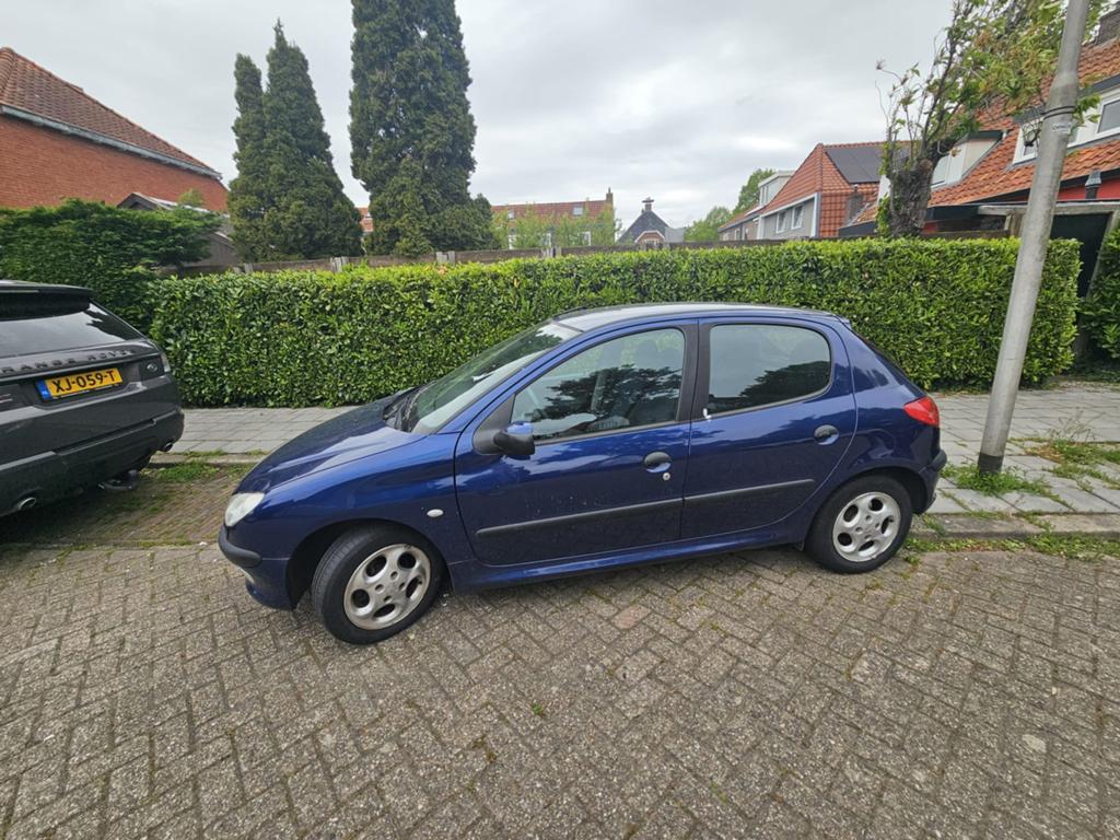 Peugeot 206 1.4 5D 2000 Blauw. Apk verlopen, Voorwielaandrijving, 15 km/l, 31 €/maand, 4 cilinders
