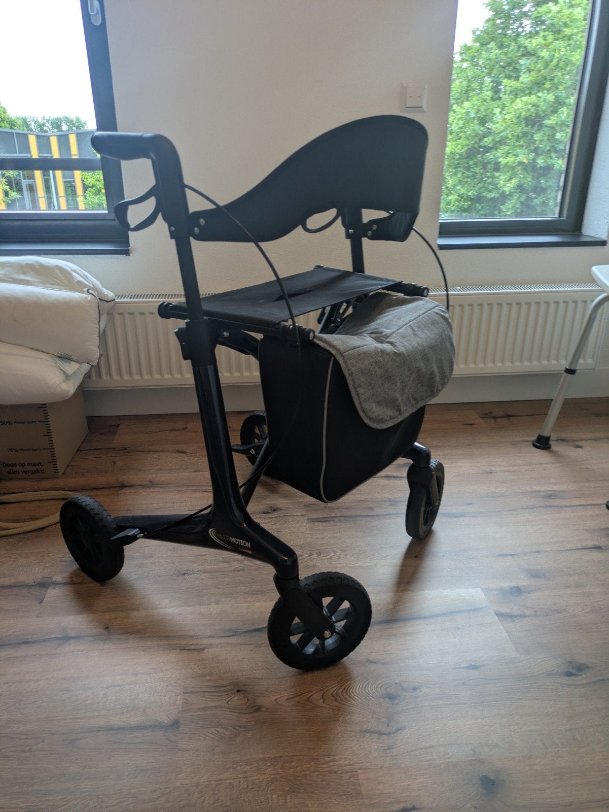 Multi Motion Carbon Fiber rollator, Ophalen, Opvouwbaar, Zo goed als nieuw