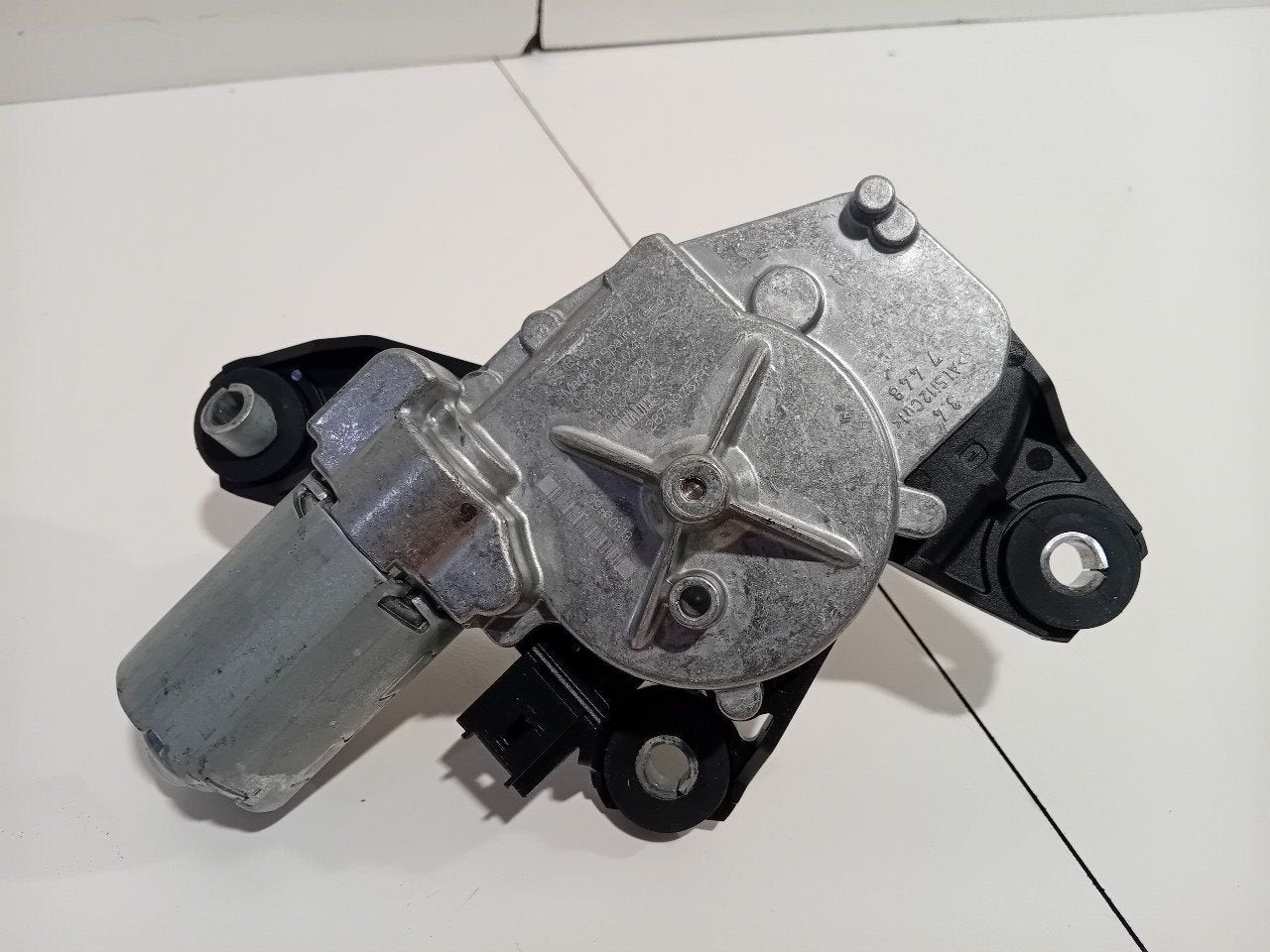 Ruitenwissermotor achter Renault Mégane, Onderdelen@venauto.nl, Van der Ven Autorecycling B.V., Gebruikt, Ettenseweg 76, 4706 PB Roosendaal, The Netherlands