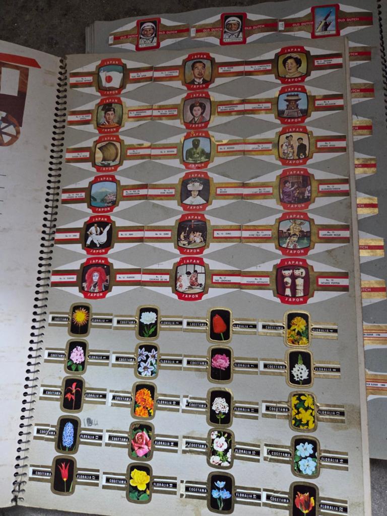 Grote verzameling sigarenbandjes in mappen en koffer, Verzamelen, Ophalen of Verzenden