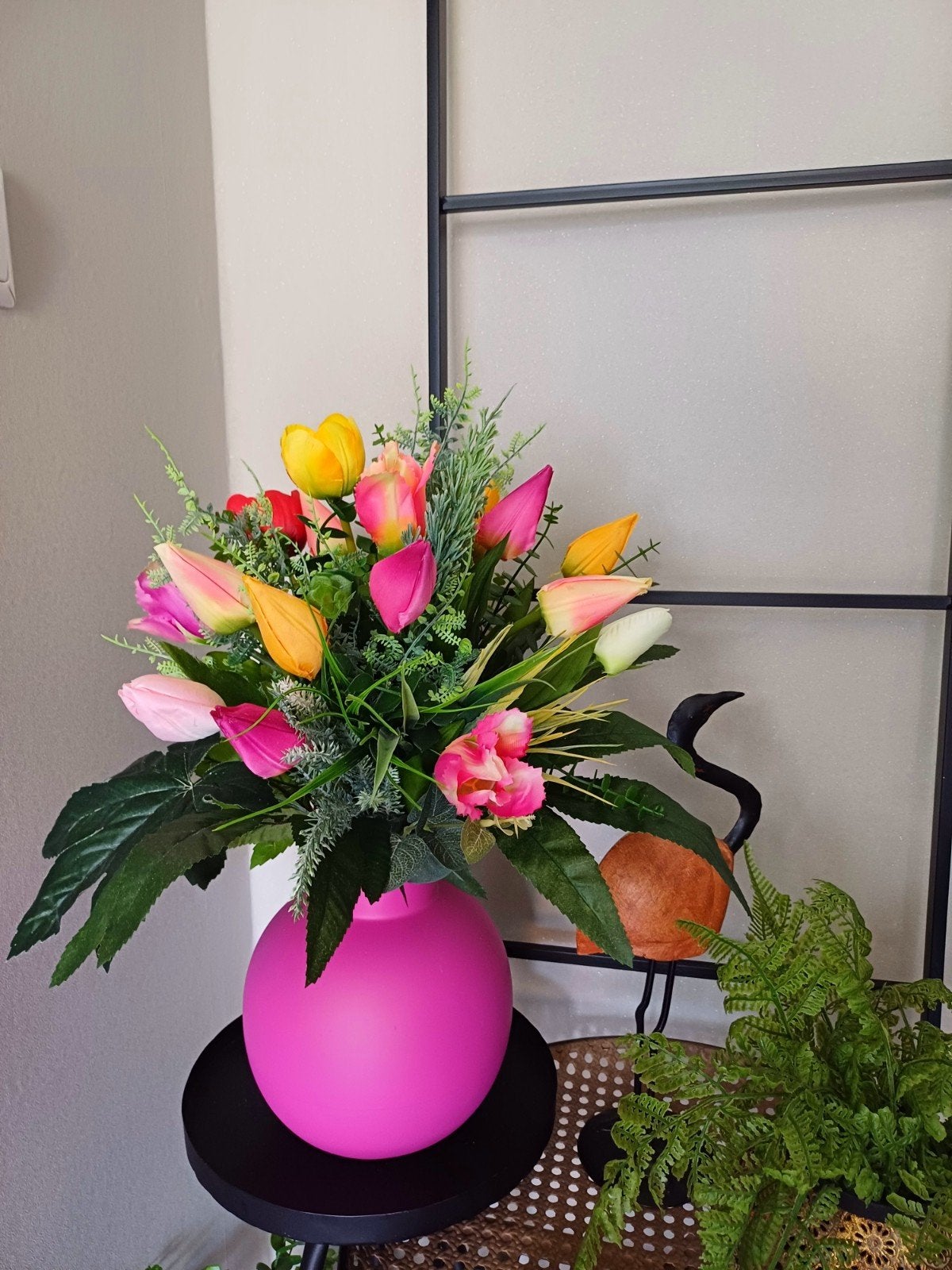 Zijden bloemen boeket met kleurrijke tulpen in roze vaas, Ophalen of Verzenden, Nieuw