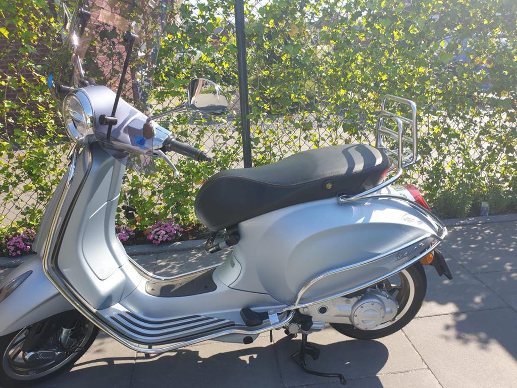 Vespa Primavera Sport -  45Km/u bouwjaar 2021, Ophalen, Overige modellen, Maximaal 45 km/u, Zo goed als nieuw