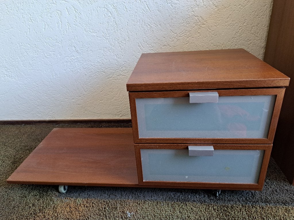Ikea nachtkastjes ( gratis), Huis en Inrichting, Slaapkamer | Nachtkastjes, Ophalen, Gebruikt, 65 cm of meer, Minder dan 55 cm