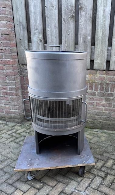 Harrie Leenders ronde houtkachel, Ophalen, Houtkachel, Zo goed als nieuw, Vrijstaand
