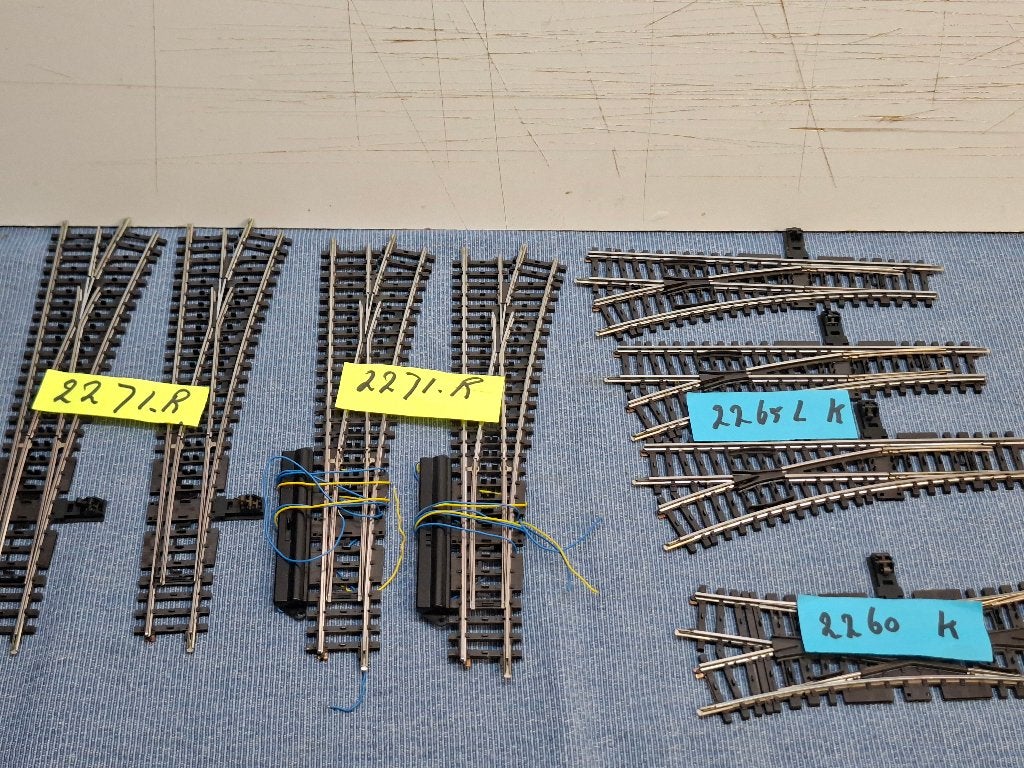 MARKLIN K  DIV   HAND EN ELEKTRICE WISSELS  LINKS EN RECHTS, Gelijkstroom, Rails, Ophalen of Verzenden, Zo goed als nieuw