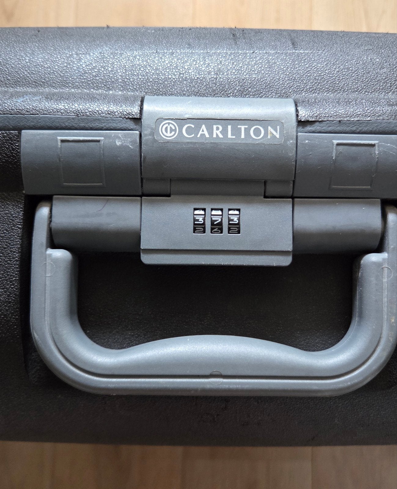 Carlton Koffer met Wieltjes en Cijferslot, Gebruikt, 50 tot 60 cm, Hard kunststof, 35 tot 45 cm