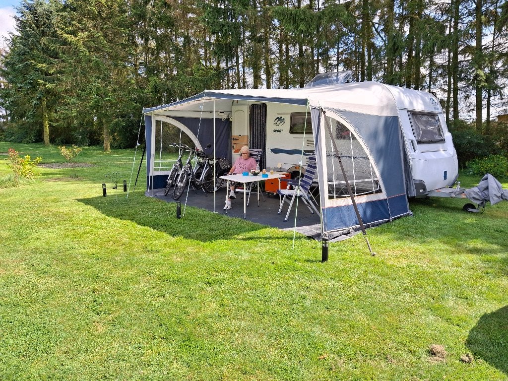 Te koop, Caravan Knaus Sport 420 QD  2006/2007, Caravans en Kamperen, Caravans, Particulier, tot en met 3, 1000 - 1250 kg, Treinzit