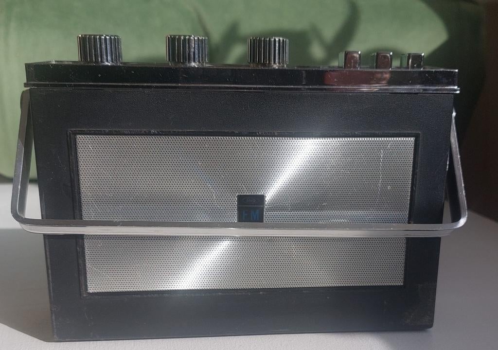 Vintage Sharp AC/Battery Portable autoradio, Ophalen of Verzenden, 200 tot 400 m³ per uur