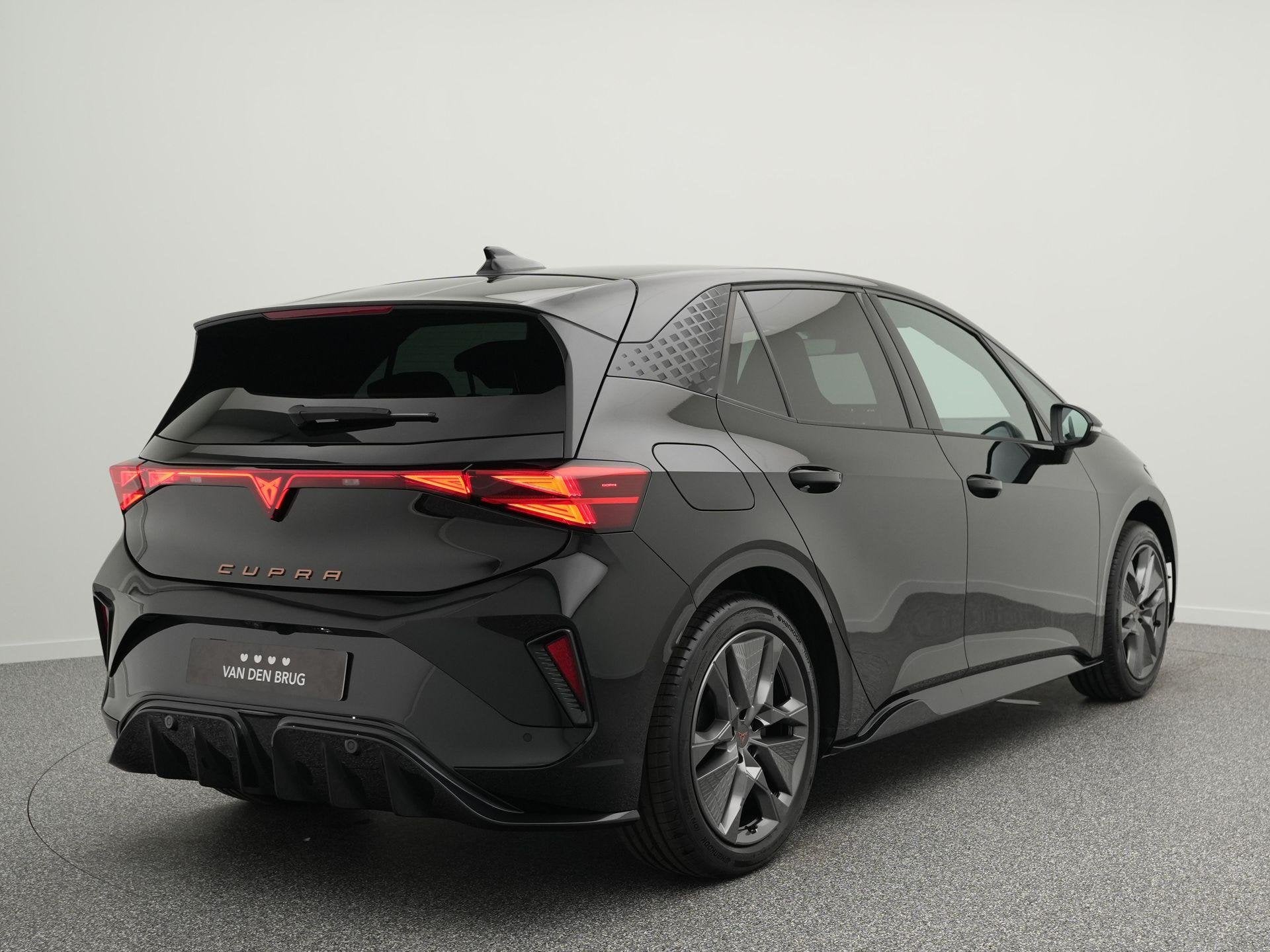 cupra born Business 61 kWh 190PK | Nieuw model! | Achteruitr, Auto's, Gebruikt, Zwart, Automatische klimaatregeling, Zwart