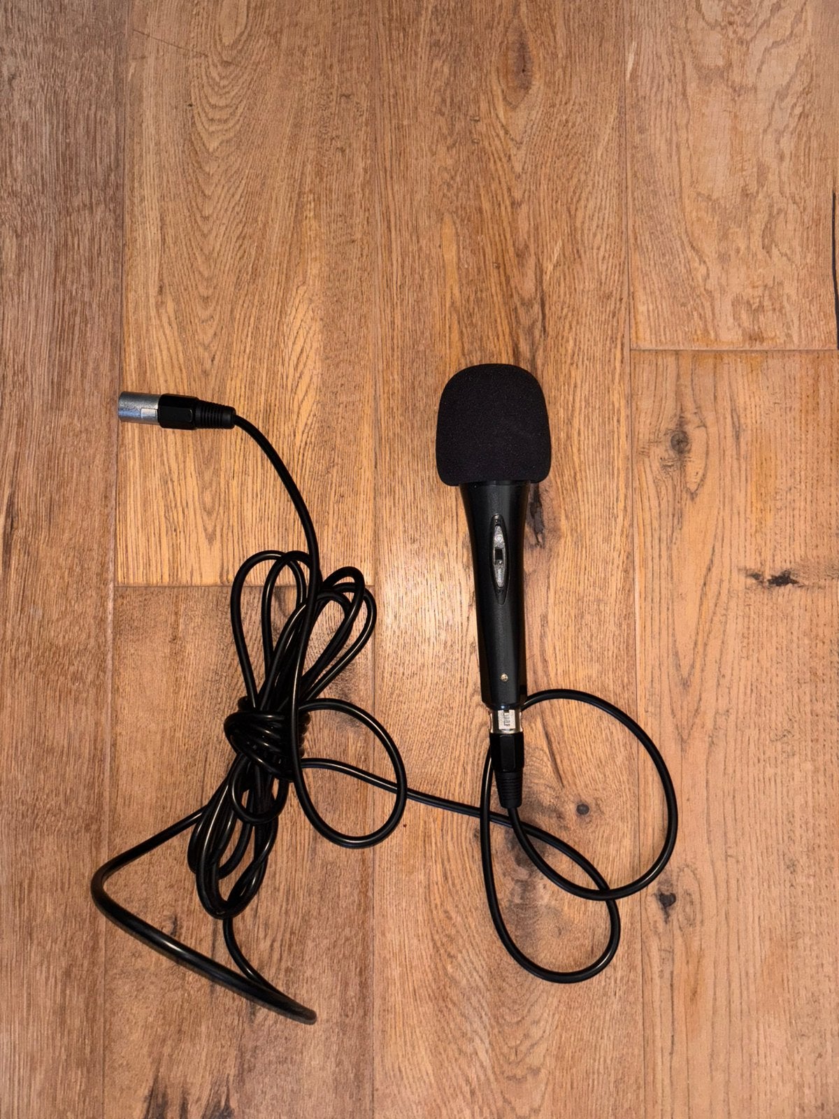 Devine Microfoon met XLR-kabel: Zang, Karaoke & Presentaties, Ophalen of Verzenden, Zo goed als nieuw, Studiomicrofoon