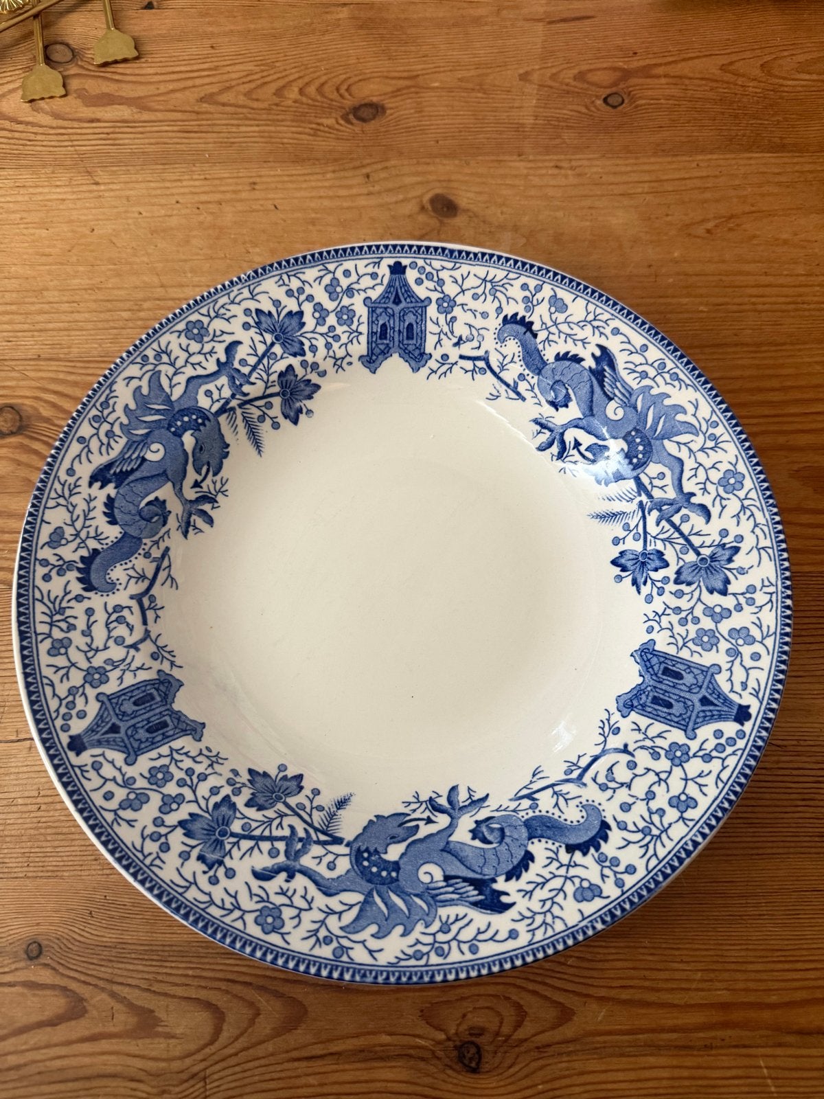 Boch Frères 'Dragon' bord met blauw patroon, Antiek en Kunst, Antiek | Servies los, Ophalen