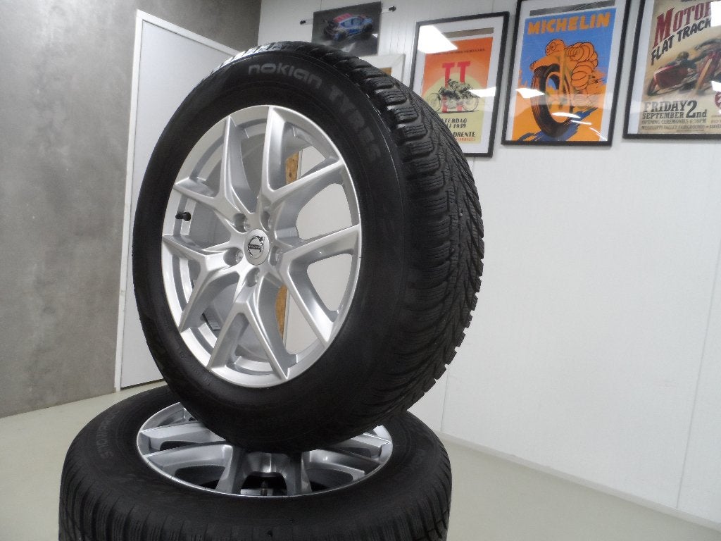 18 inch Volvo XC60 winterbanden set slechts 3400 km. nieuw, Auto-onderdelen, Banden en Velgen, 18 inch, Gebruikt, Banden en Velgen