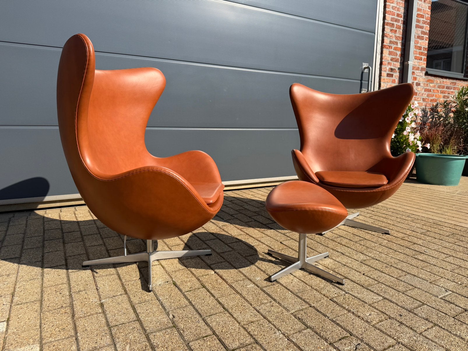2x Fritz Hansen Egg chair + Ottoman NIEUWSTAAT!, 75 tot 100 cm, Ophalen of Verzenden, Zo goed als nieuw, Vitra togo møller sede artifort cassina b&b italia edra leolux