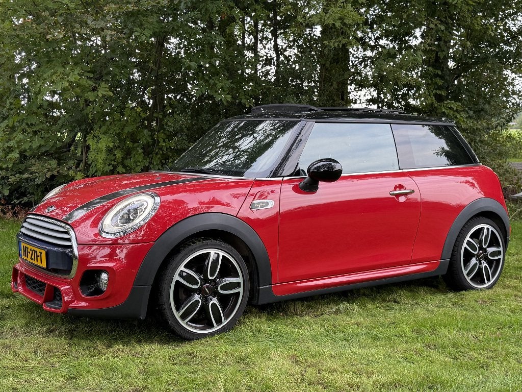 Mini 1.5 Cooper Chili JCW l Pano l HK l Camera l Stoel verw., Voorwielaandrijving, Zwart, 4 stoelen, 49 €/maand