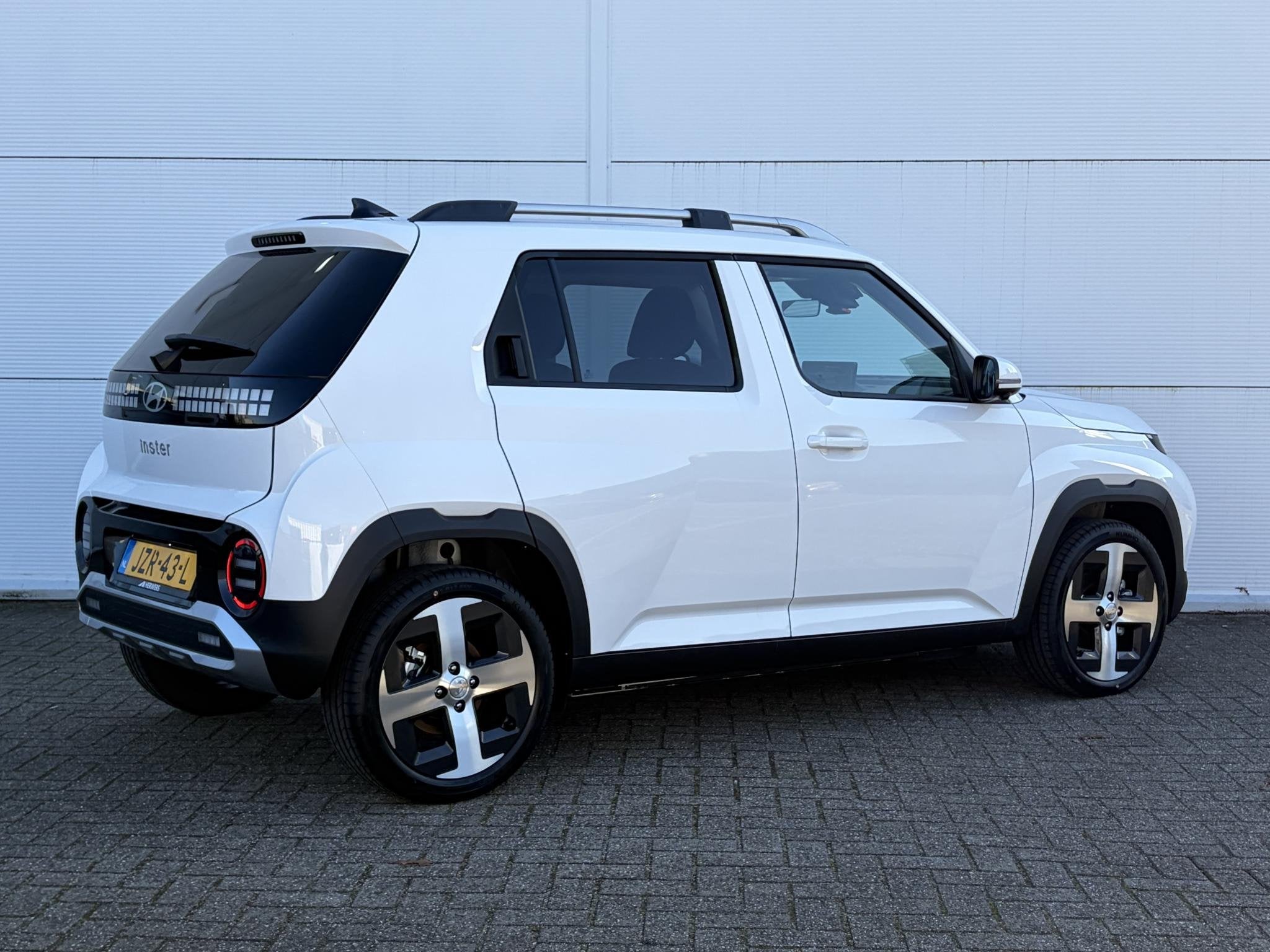 Hyundai INSTER Evolve Sky 49 kWh /Winter & Tech Pack /Apple, 1328 kg, Stof, Automatische klimaatregeling, 116 pk