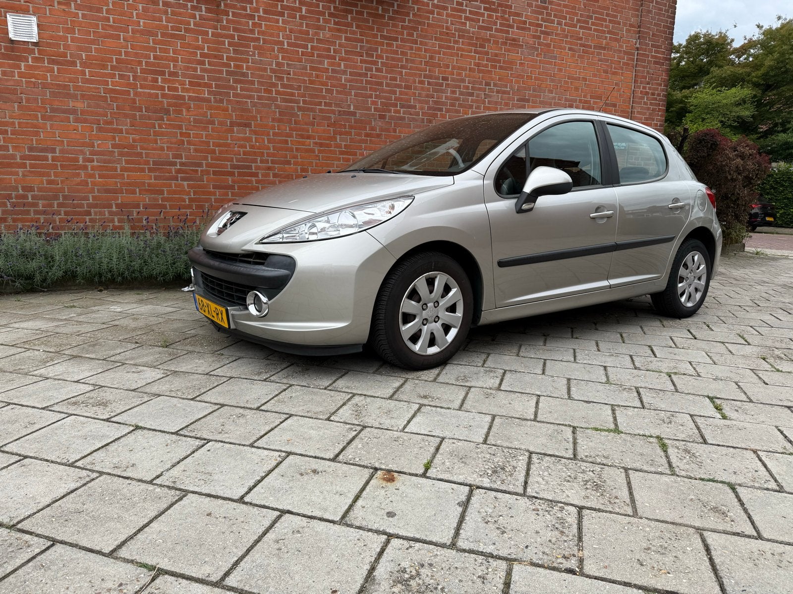 Peugeot 207 1.4 16V 5DRS 2007 Grijs, Auto's, Peugeot, Voorwielaandrijving, 1360 cc, 4 cilinders, 49 €/maand