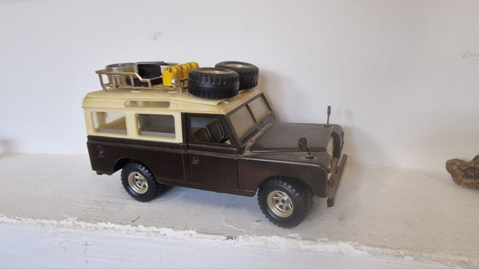 Burago Land Rover Series II met accessoires 1:24, Overige merken, Gebruikt, Auto, Verzenden