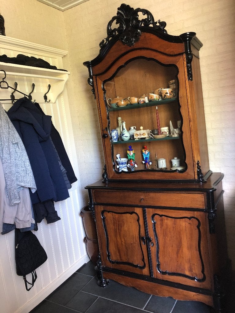 Antieke bonheur kast, Ophalen