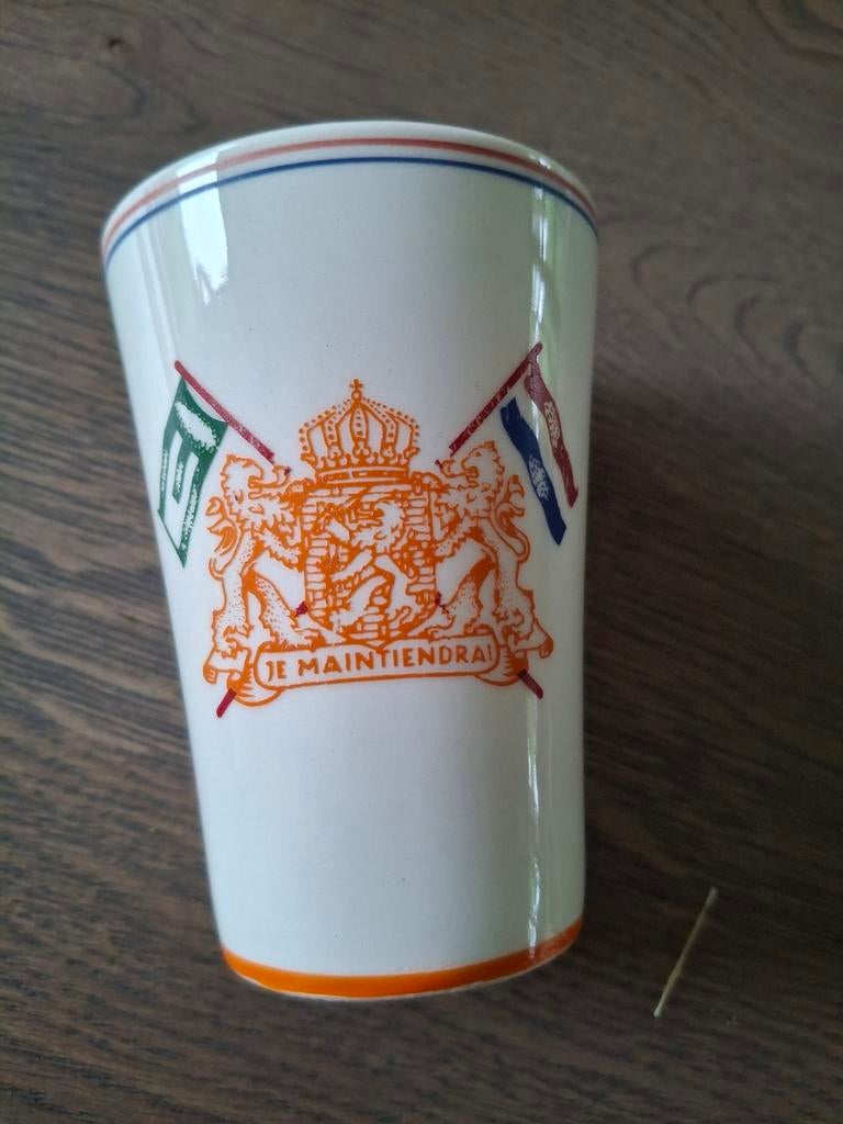 Beker 10e bevrijdingsdag uit 1955, Verzamelen, Ophalen of Verzenden, Servies