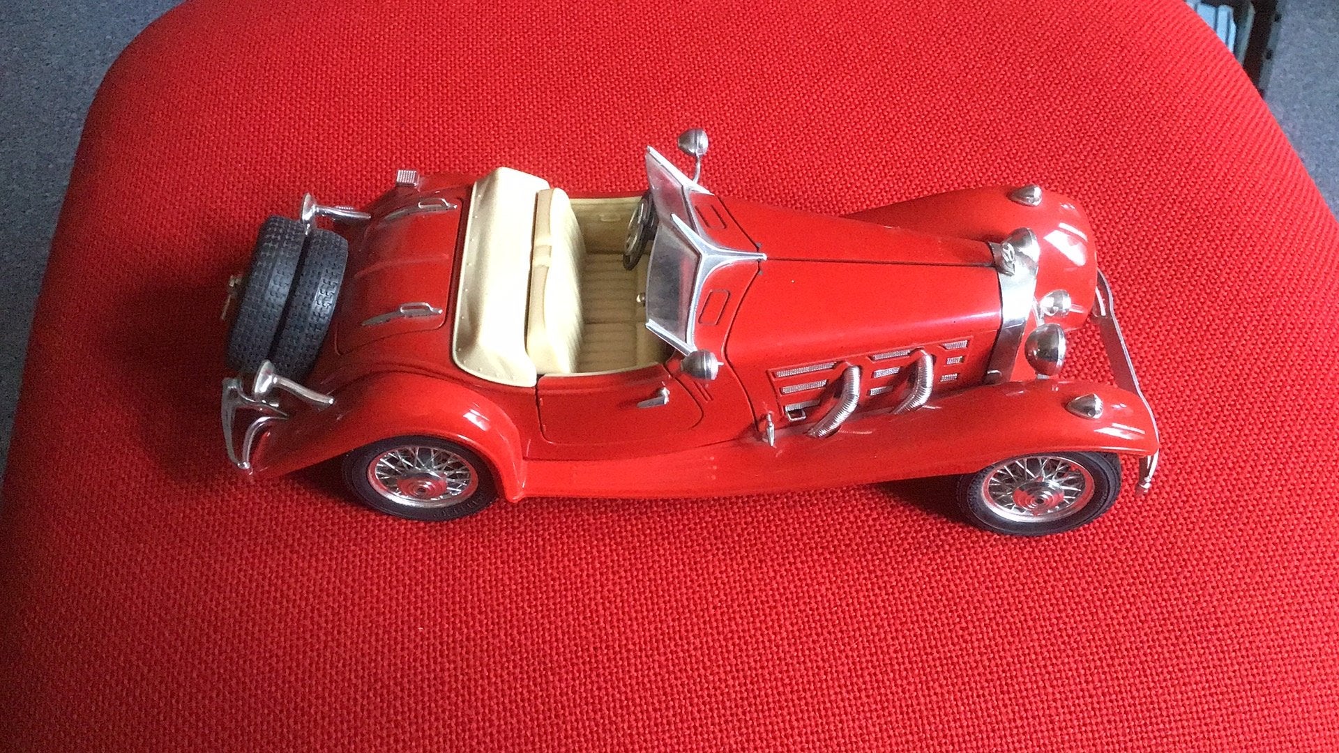MERCEDS BENZ 500 K ROADSTER 1936 PRACHT KLEUR , NIEUW BURAGO, Ophalen of Verzenden, Zo goed als nieuw, Auto, Bburago