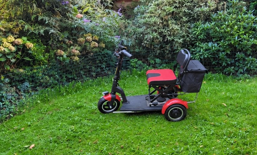 Scootmobiel IVA Traveler 300 Rood - zgan - 3 keer gebruikt, 16 t/m 25 km, Zo goed als nieuw, 11 t/m 15 km/u, Ophalen
