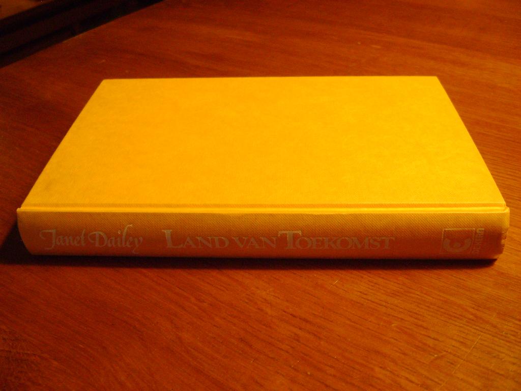 JANET DAILEY Land van Toekomst- De Calder saga #2, Ophalen of Verzenden, Gelezen