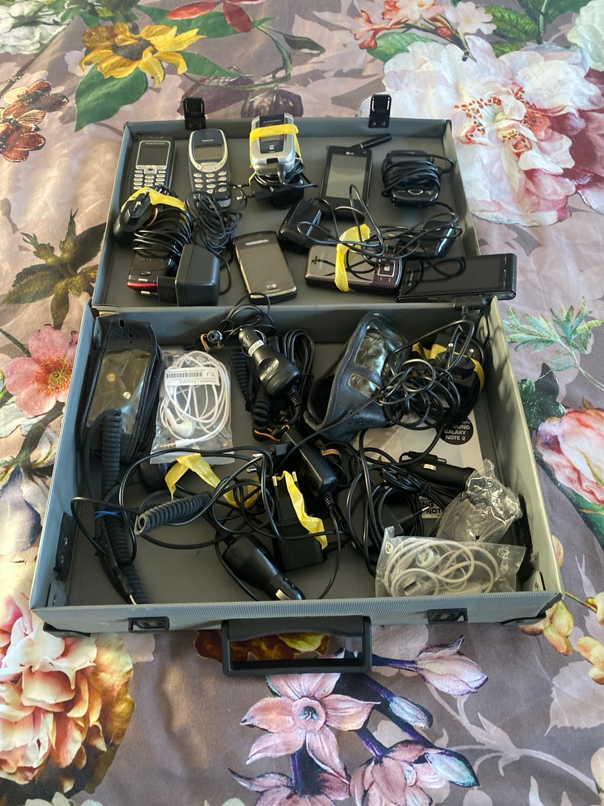 Partij oude mobiele telefoons en accessoires, Telecommunicatie, Ophalen, Gebruikt, Overige modellen, Minder dan 3 megapixel