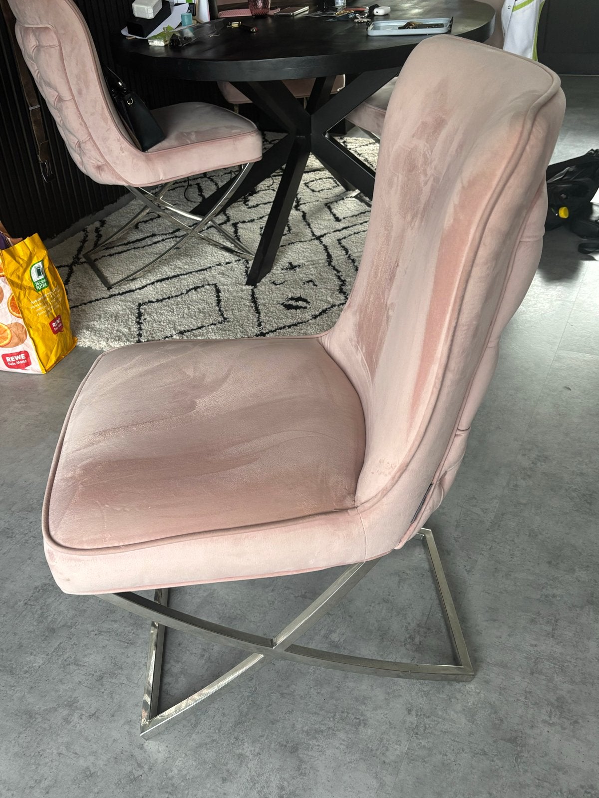 Roze fluwelen eetkamerstoel van Richmond Interiors, Ophalen, Overige kleuren, Zo goed als nieuw, Vier